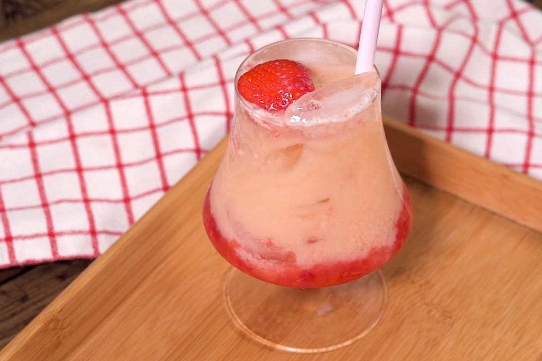 自製高顏值粉嫩飲料「草莓多多」！備料簡單又方便