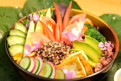 蔬食界網紅「佛陀碗」這樣搭配！藜麥＋蔬果低脂助瘦又飽足