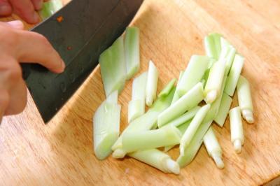 「碧玉筍」不是筍！清甜爽脆、營養豐富還跟「金針花」一家親