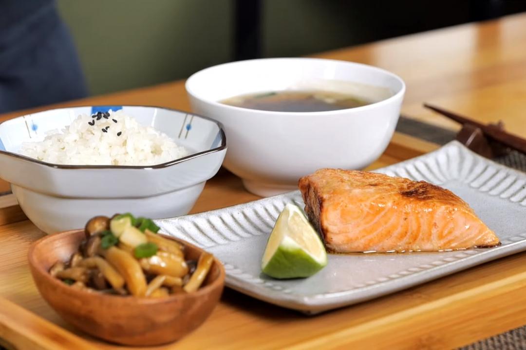 味噌鮭魚＋佃煮鴻喜菇！30分鐘煮一餐美味豐盛日式定食