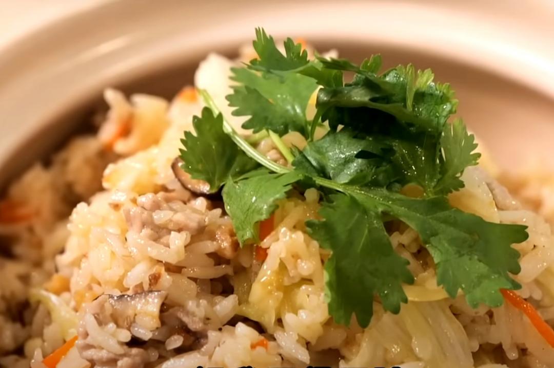 生米煮成熟飯簡單又快速！一鍋到底做古早味高麗菜飯
