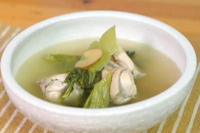 長年菜一步驟由苦變甜！好喝的「刈菜雞湯」鮮美會回甘