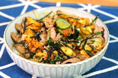 日式丼飯不只親子丼！一鍋到底「他人丼」Mix滑蛋&豬肉更噴香