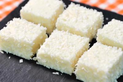 「牛奶糕」絲滑Q彈、入口即化！3食材2步驟做網路爆紅甜品