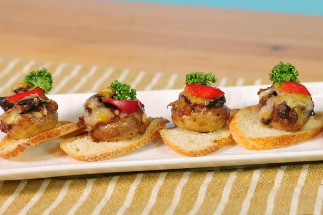 蘑菇焗烤田螺 | 螺肉罐頭變身法式前菜時髦又好吃