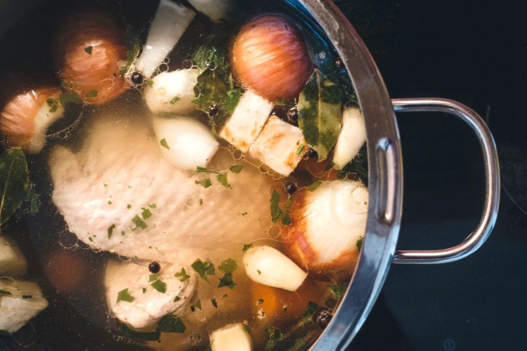 法式料理從煮高湯開始！４種基礎高湯基底一次解鎖