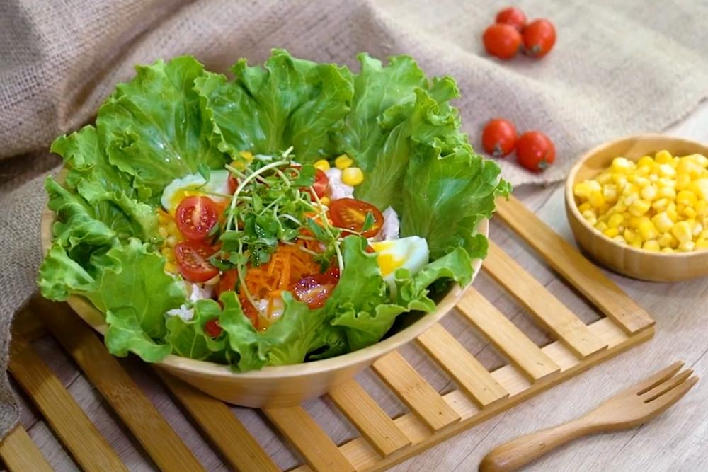 「雞肉輕沙拉」解膩消暑！軟嫩雞胸肉搭生菜營養低卡