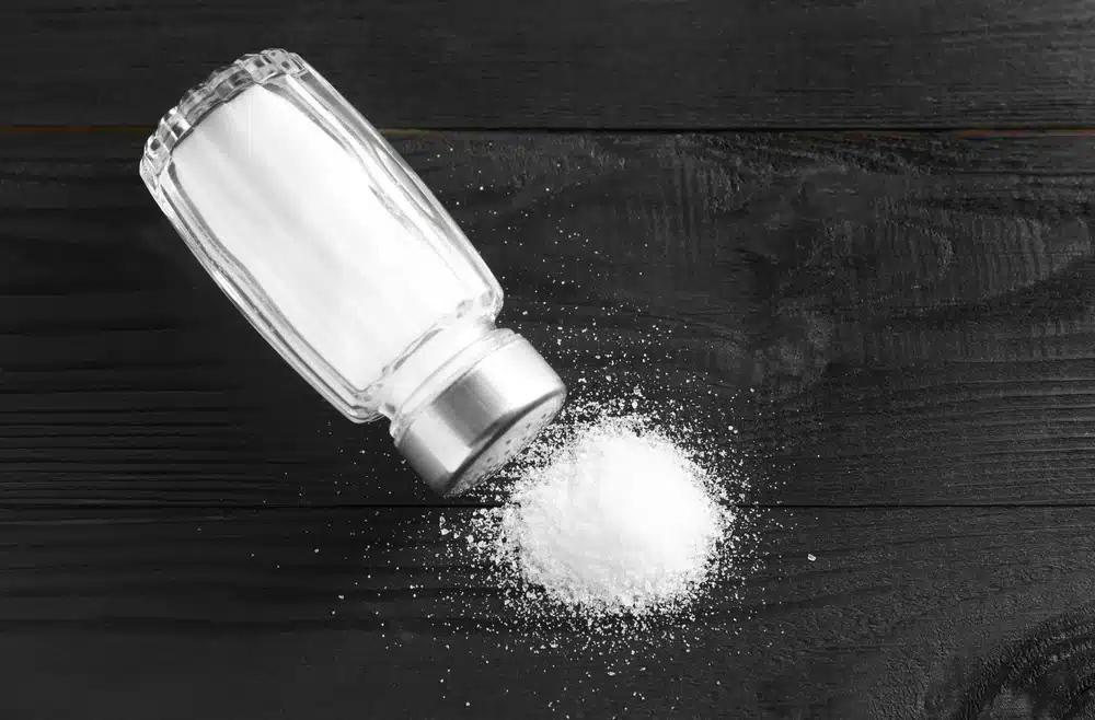 低鈉鹽防高血壓、氟鹽防蛀牙？營養師解析市售食鹽功用
