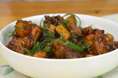 馬來西亞名菜「娘惹豆醬雞」簡單做！馬鈴薯鬆軟鹹香又下飯