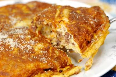 一鍋到底「西班牙馬鈴薯蛋餅」！厚實烘蛋吃得到鹹香絞肉好滿足