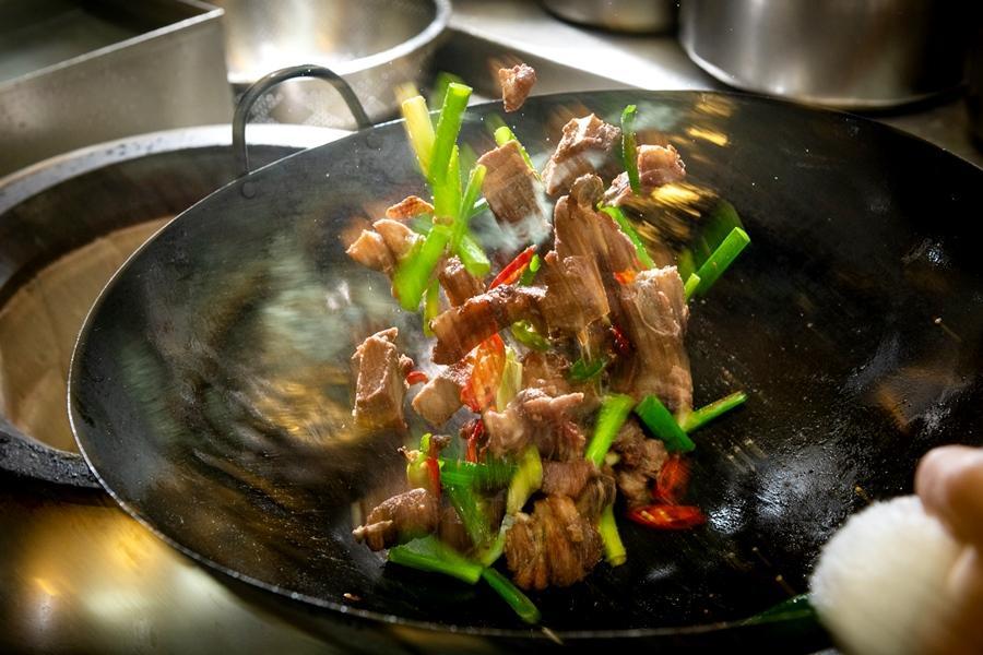 夏天就是要熱炒配啤酒！串燒、居酒屋常見料理熱量全公開