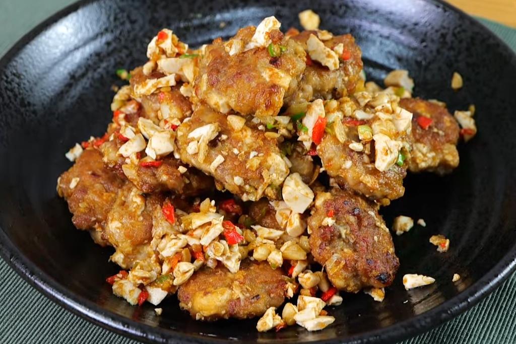 「金沙肉餅」鹹香下飯！２秘訣炒出鹹蛋黃濃郁綿細泡泡口感