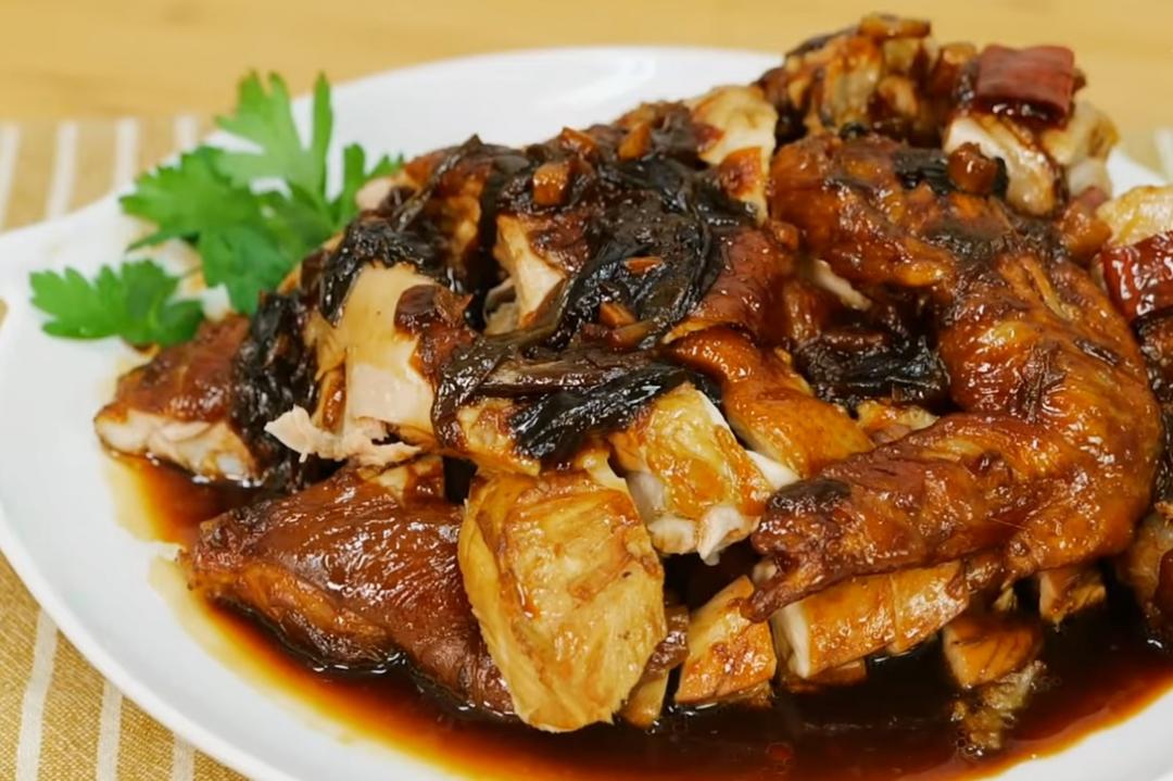 「豉油雞」鹹香港味好好吃！燒出皮滑肉嫩宴客菜有訣竅