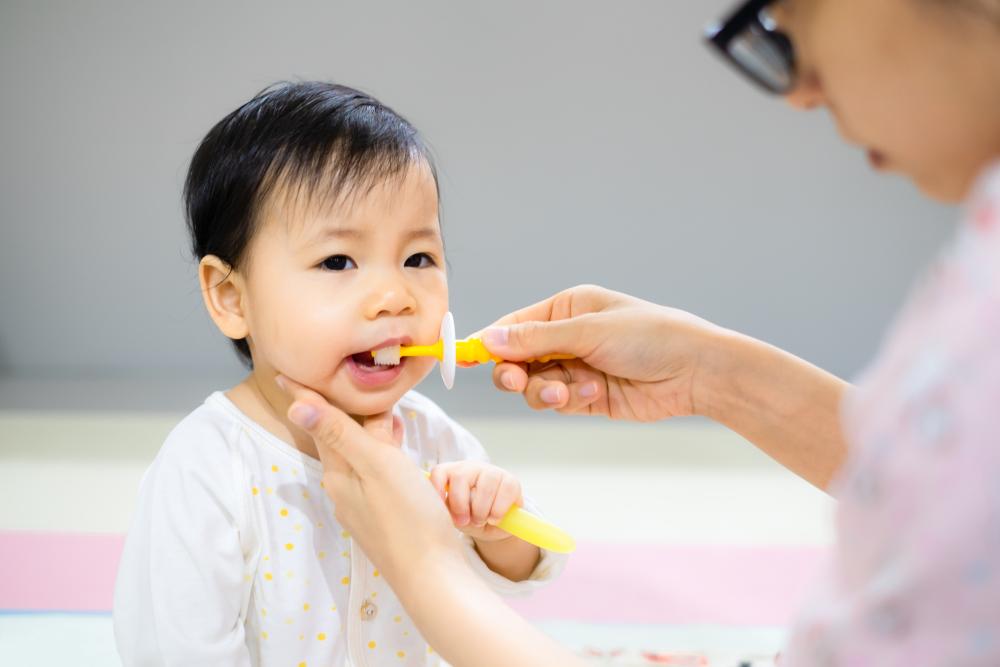 小孩用含氟牙膏會氟中毒？牙醫師破解迷思：擠牙膏要像米粒、豌豆