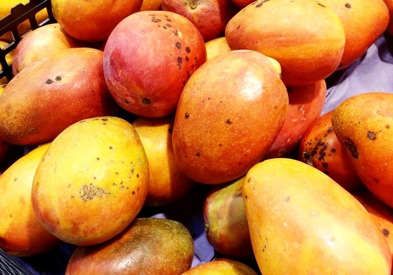 芒果有「黑點、白斑」可以吃嗎？專家給答案：３狀況恐致食物中毒