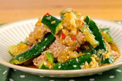 涼拌小黃瓜升級肉肉版！瓜脆入味不死鹹、牛肉軟嫩又開胃