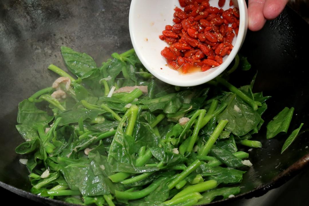 皇宮菜鈣質比牛奶還多！一招料理祕訣「不怕黏液、去土味」又營養