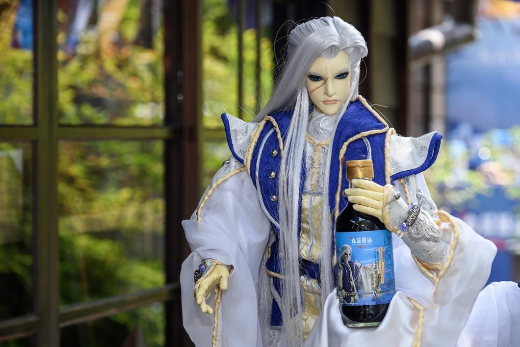 丸莊醬油邀霹靂布袋戲「葉小釵」代言!黑黃雙豆釀出百年醇香