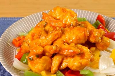 「糖醋蝦球」酸甜開胃好下飯！先油炸後熱炒秘訣公開