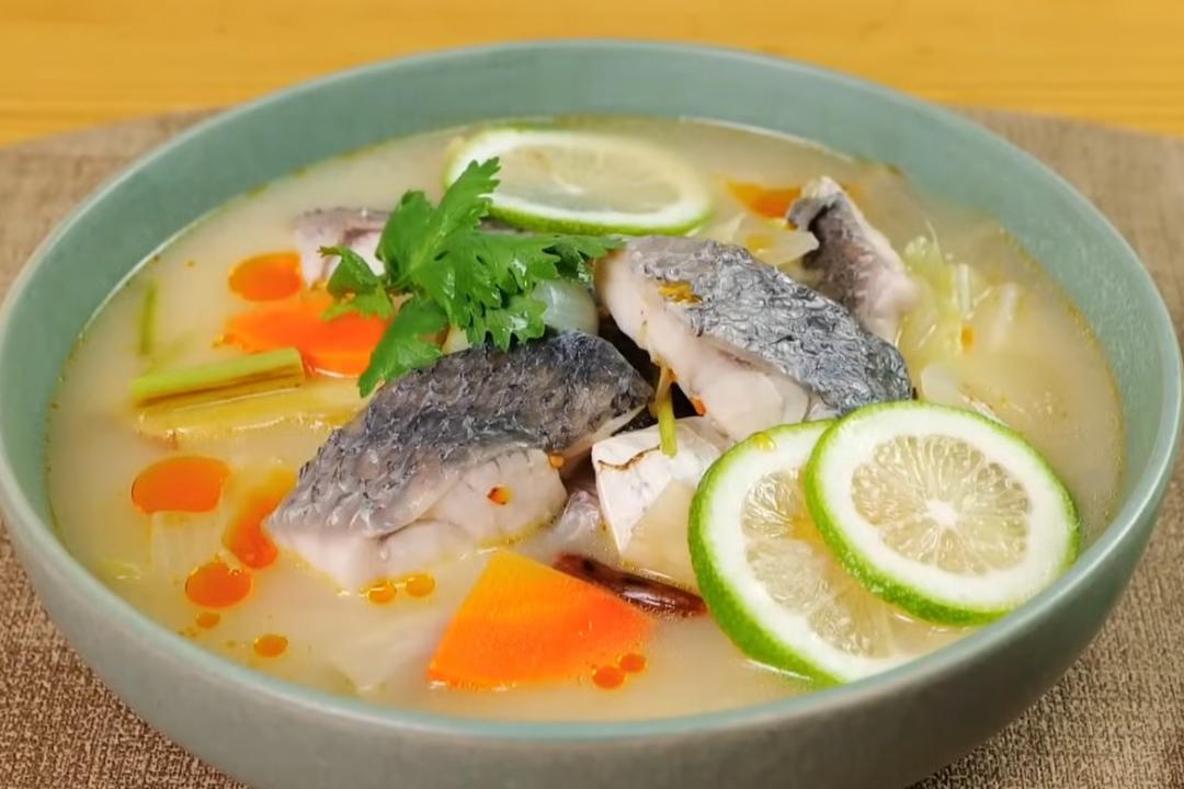 「泰式檸檬辣魚湯」酸香開胃！一鍋到底、有肉有菜超飽足