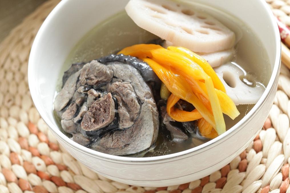 金針「新鮮VS.乾燥」食用前處理步驟大不同！煮錯影響口感還恐中毒