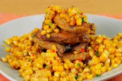 「椒鹽玉米雞翅」鹹香唰嘴！市場炸雞鮮嫩爆汁祕訣靠一碗鹽水