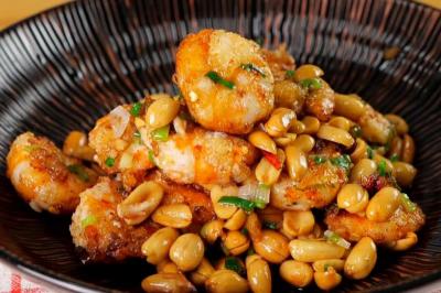 「鹹酥蝦仁」熱炒下酒菜5分鐘搞定！麻辣花生入菜神級吃法