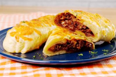 美式賣場「牛肉捲」用蔥油餅輕鬆DIY！牽絲起司內餡也神還原