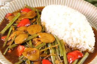 杏鮑菇這樣做比肉還好吃！「素沙茶菇菇燴飯」滿滿蔬食入味噴香