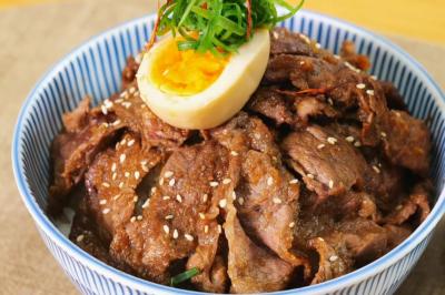 「火山燒肉丼」疊高高滿足肉食控！日式靈魂醬汁秘方教你做