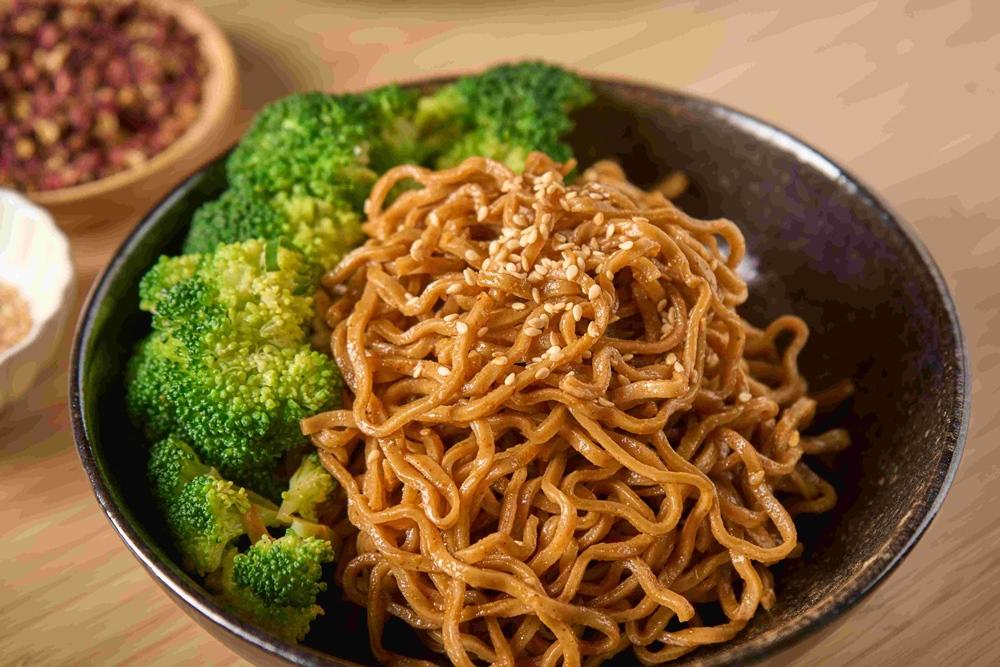 世界糖尿病日「年輕族群」糖化加劇！營養師教3招控糖免戒麵食