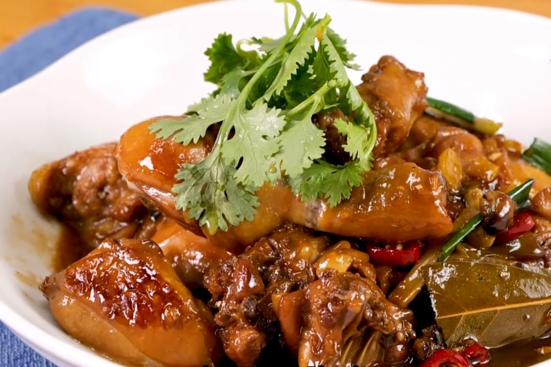 「啤酒雞」噴香入味不輸三杯雞！３步驟簡單煮出皮Q肉嫩口感