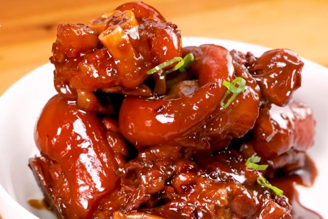 「汽水滷豬腳」這樣做更油亮軟Q！一鍋到底輕鬆完成喜氣年菜