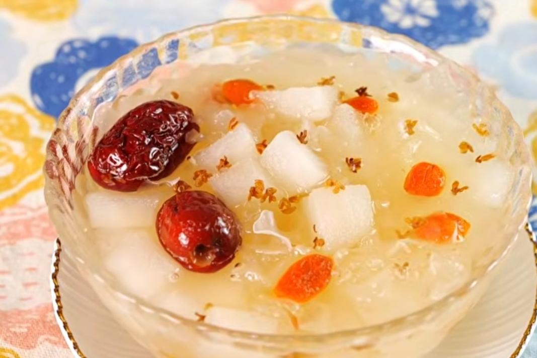 「平民燕窩」冰糖燉梨銀耳羹！煮出綿稠膠質第一步別做錯