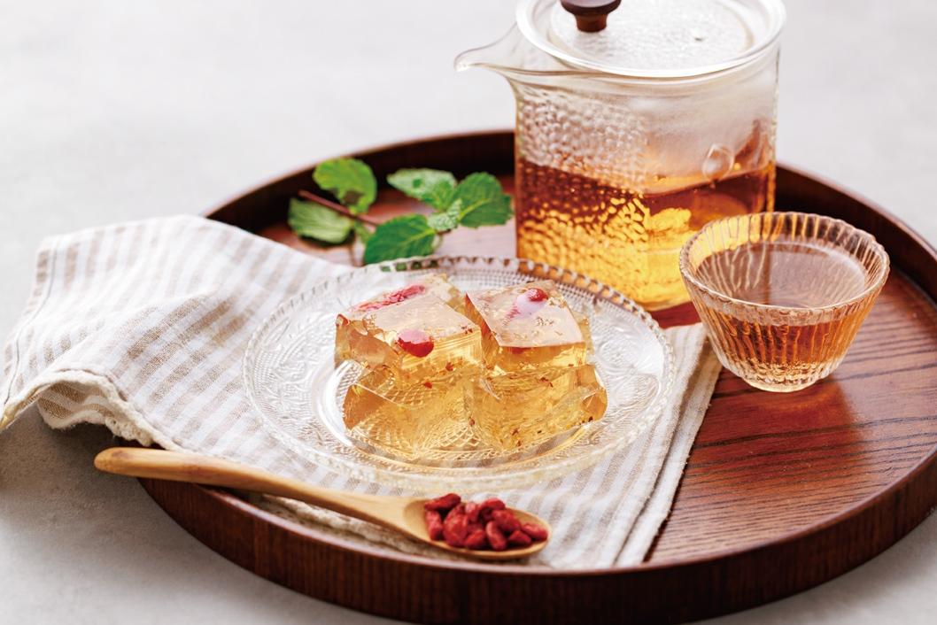 漢方甜點「蜂蜜枸杞桂花糕」DIY！晶瑩剔透好消暑、香甜潤燥又滋養