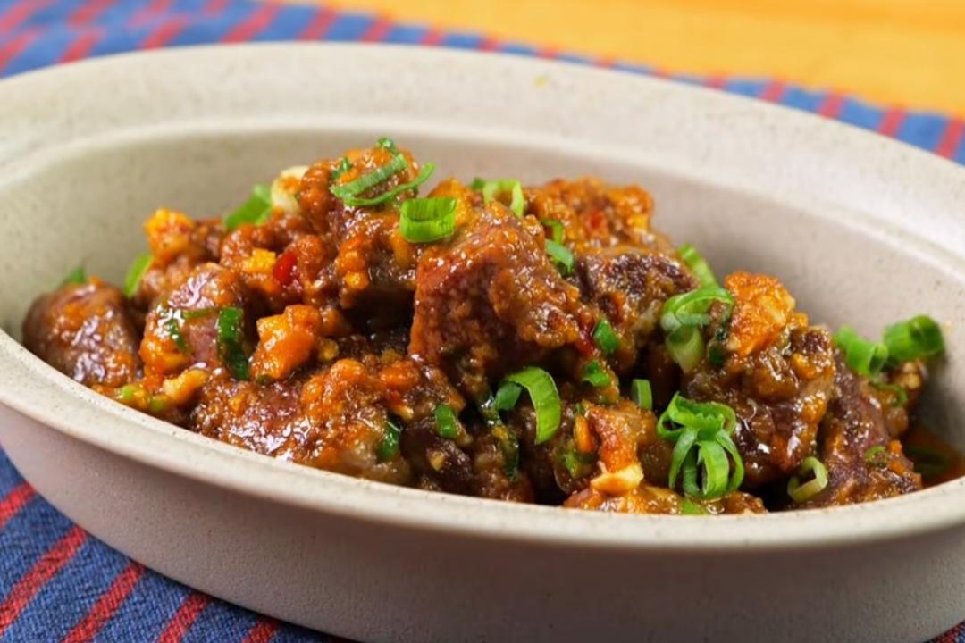 「豆瓣金沙骰子牛」鹹香肉感超下飯!鹹蛋黃慢炒起泡有訣竅 「豆瓣金沙骰子牛」鹹香肉感超下飯!鹹蛋黃慢炒起泡有訣竅