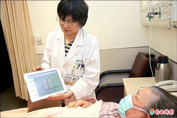 醫師配備iPad 病患資訊帶著走
