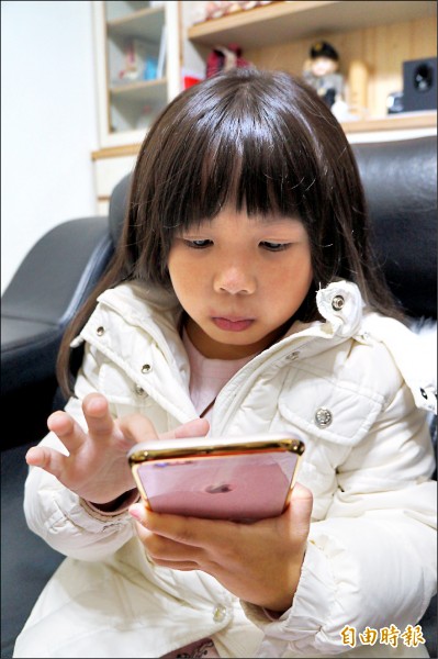 建立3C使用規範 兒童適當用手機 家長也別滑不停