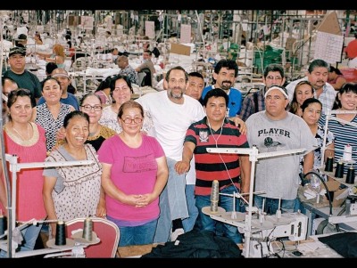 健康網》美製衣廠爆300名員工確診 竟以紙板當間隔板