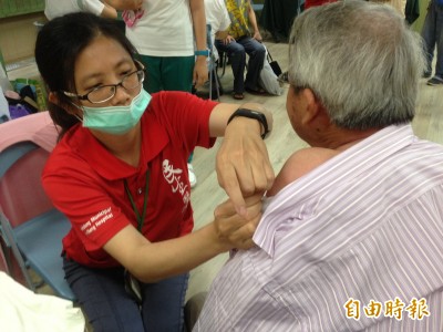 謠言終結站》打AZ疫苗抽SWITCH 高市衛生局：假的啦