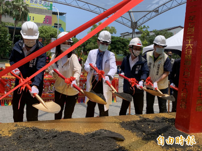 高雄聯醫北側大廳工程動土 林欽榮：第1家門口有輕軌的醫院