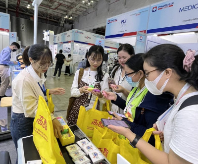 參加越南醫藥展 高醫展示台灣醫療軟實力