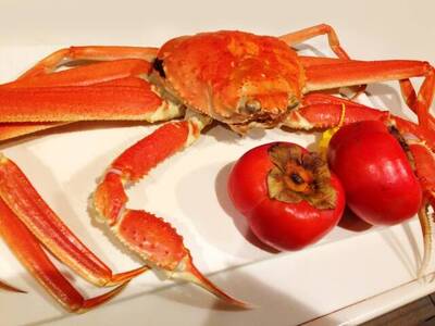 健康網》柿子跟螃蟹一起吃不會中毒 營養師：但恐腸絞痛