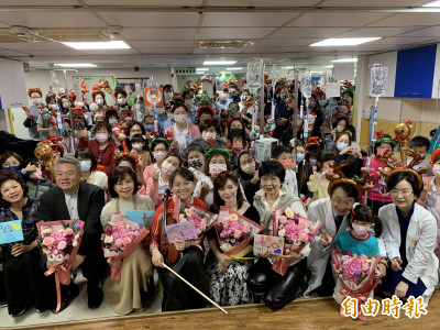 寒冬送暖  中醫大兒童醫院耶誕音樂會鼓勵病童
