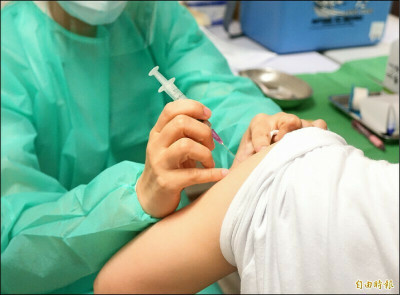 武肺XBB疫苗 台大、北市聯醫等即起免收掛號費