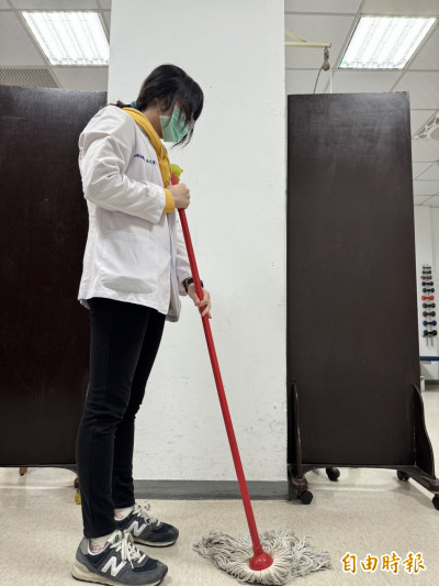 大掃除避免彎腰聳肩單腳站  正確姿勢防痠痛找上門