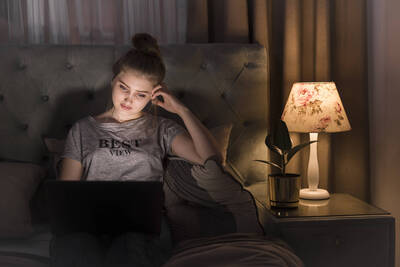 健康網》熬夜、憋尿恐引陰道炎上身  中醫：「這」能根治又不易復發