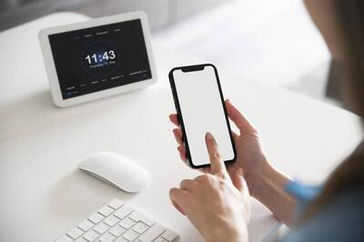 健康網》眼科醫分享iPhone功能 用手機不要靠太近