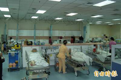 健康網》這床CPR隔壁葉克膜 醫曝急診塞爆慘況：活像人間煉獄
