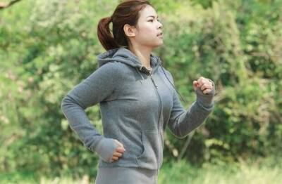 健康網》下背痛到睡不著？ 英美研究：「這」是最佳解方